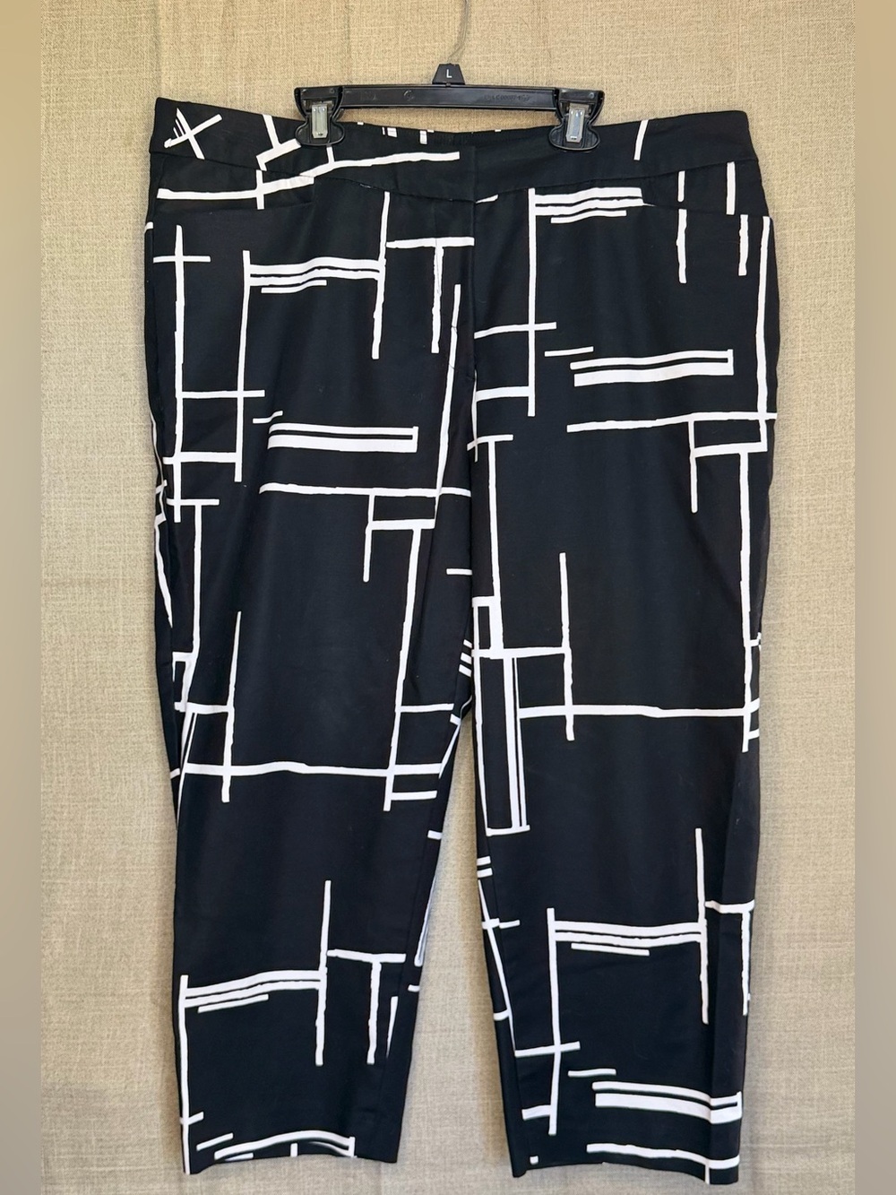 Investments Black White Geometric Ankle Pants